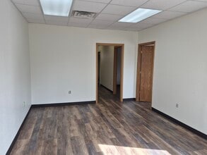 1027 S 17th Ave, Wausau, WI for lease Interior Photo- Image 2 of 12