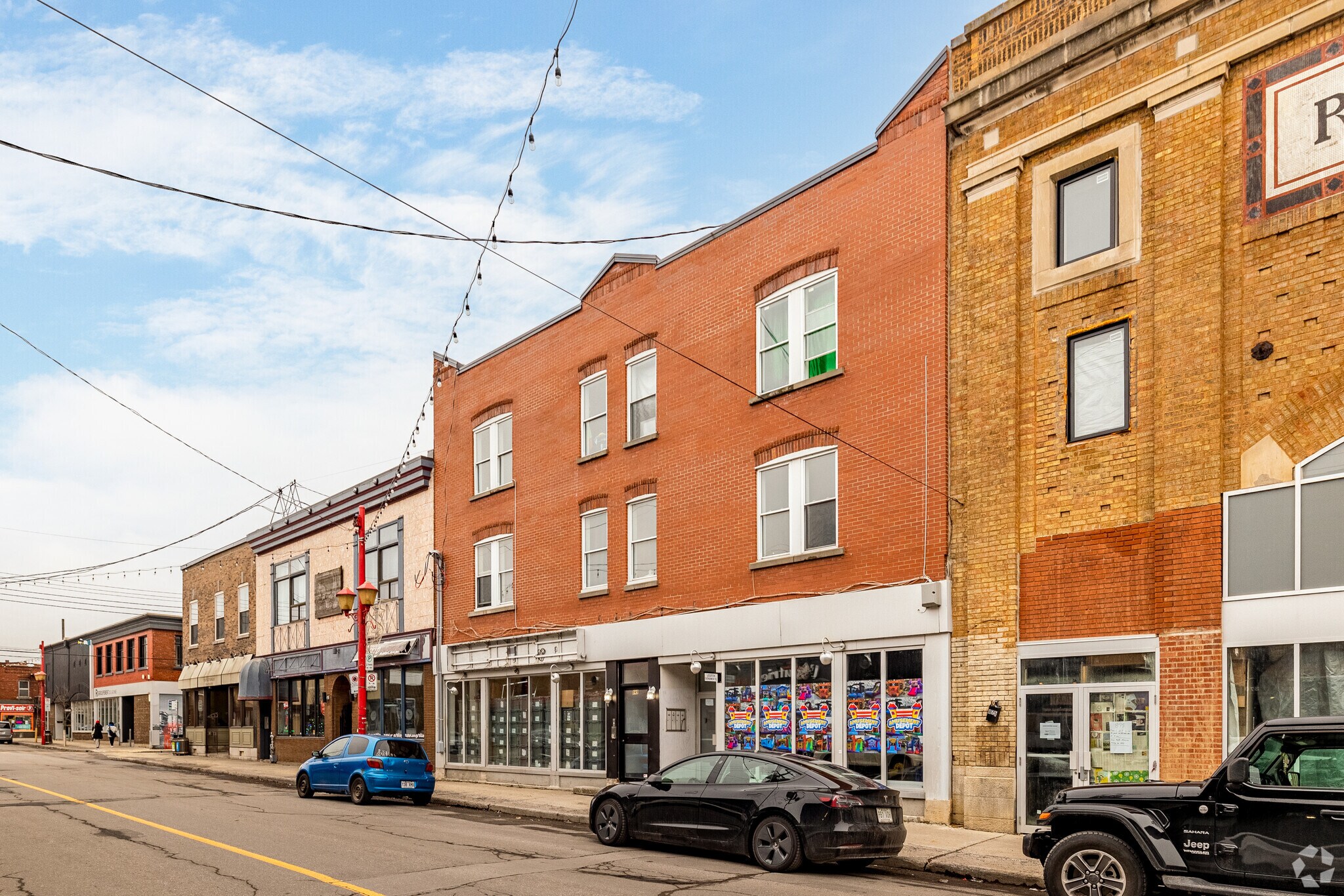 845-865 St Notre-Dame O, Montréal, QC for lease Primary Photo- Image 1 of 5