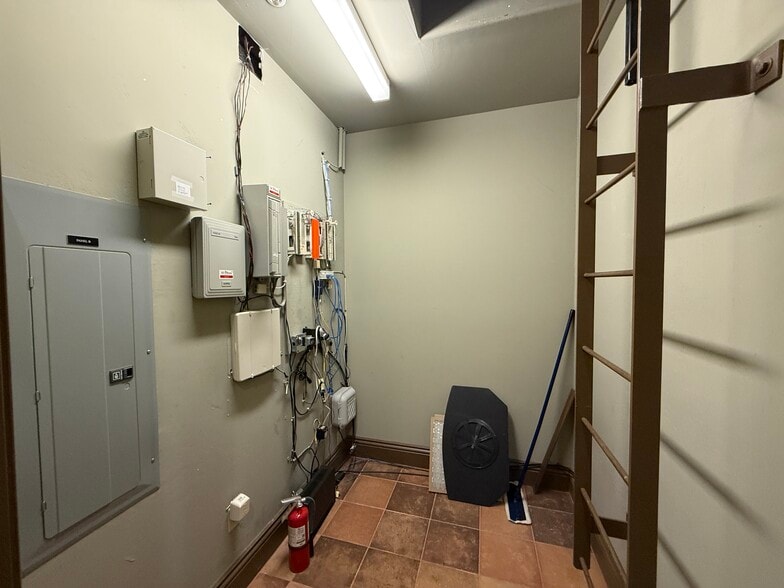 402 Railroad Ave, Danville, CA à louer - Photo intérieure - Image 3 de 10
