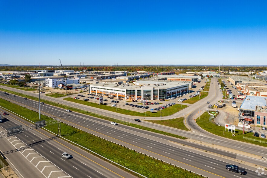 4451-4479 Laval Aut W, Laval, QC à louer - Aérien - Image 2 de 3