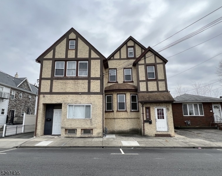 54 Stuyvesant Ave, Lyndhurst, NJ for sale Primary Photo- Image 1 of 14