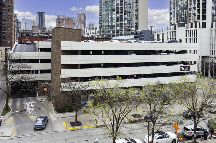 75 W Elm St, Chicago, IL à louer - Photo du bâtiment - Image 1 de 7