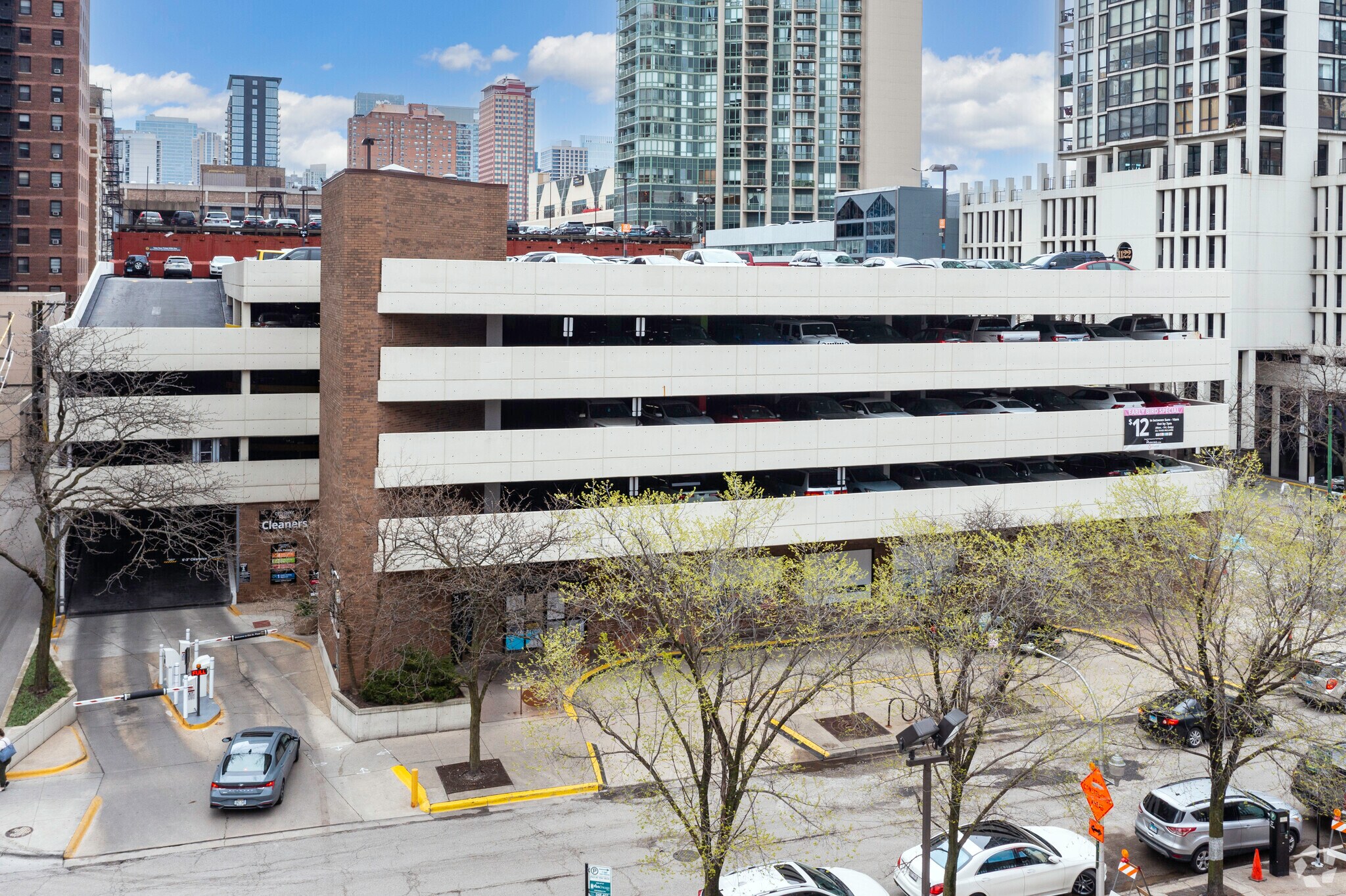 75 W Elm St, Chicago, IL à louer Photo du bâtiment- Image 1 de 8