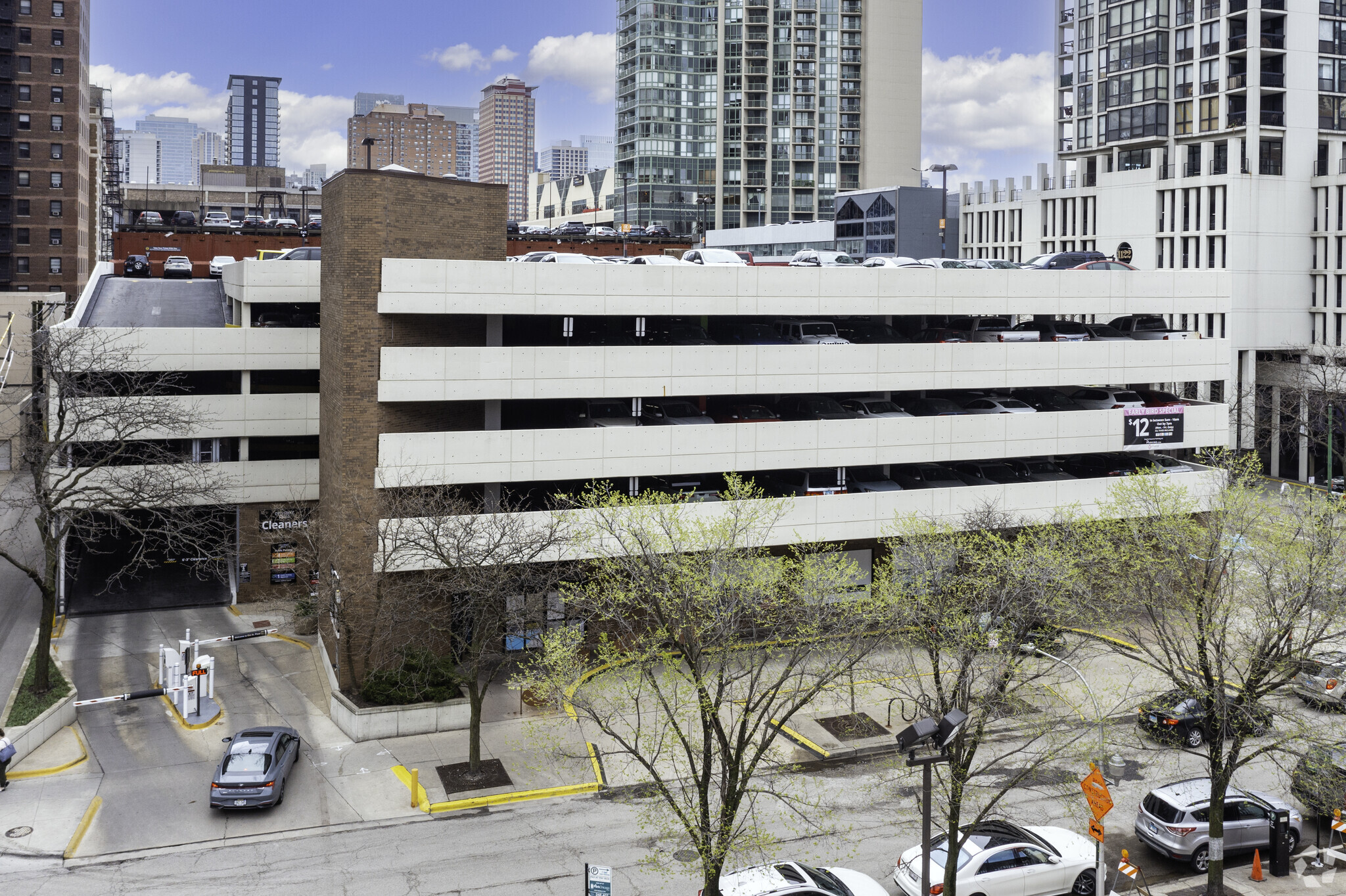 75 W Elm St, Chicago, IL à louer Photo du bâtiment- Image 1 de 8