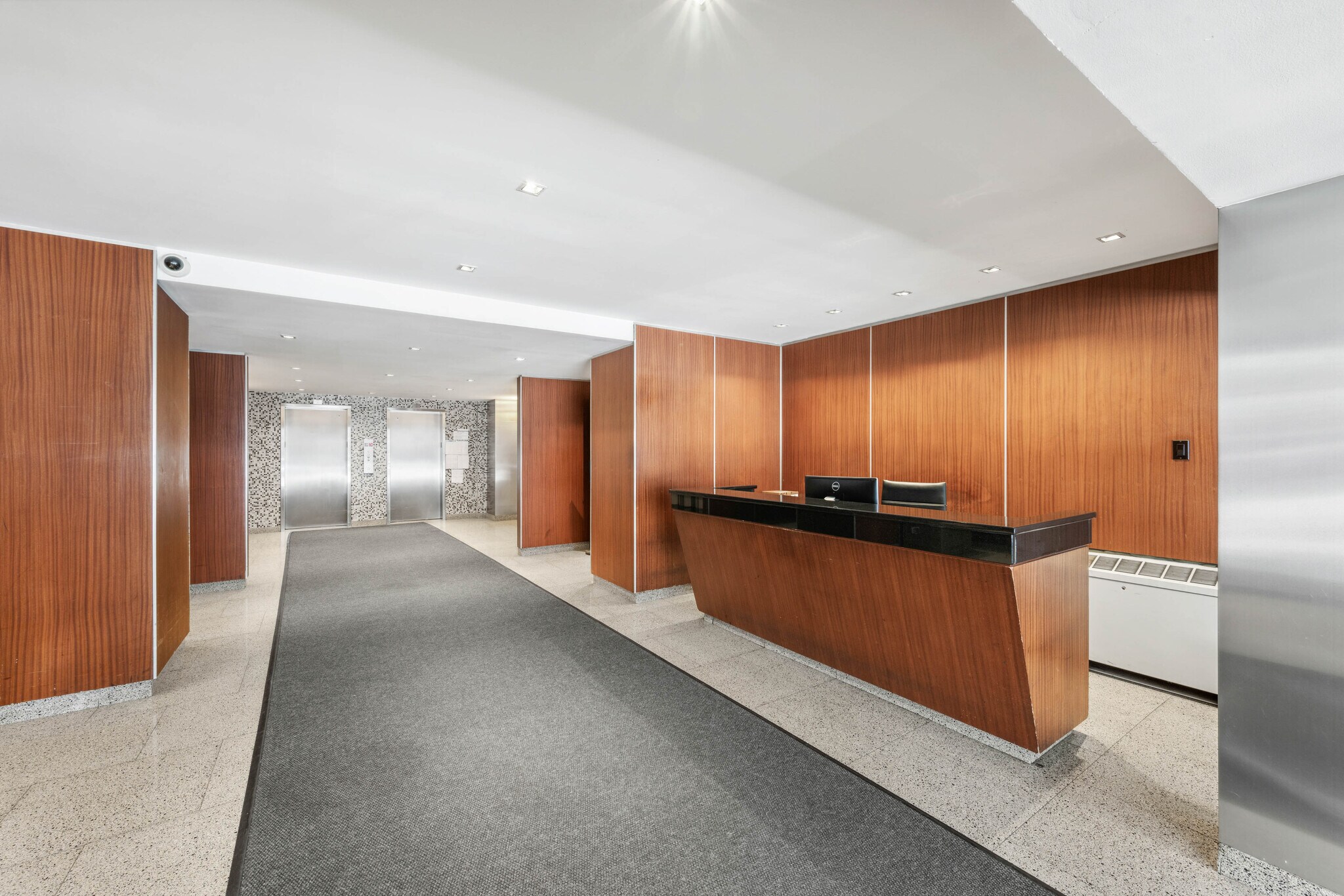 155 E 55th St, New York, NY for lease Lobby- Image 1 of 4