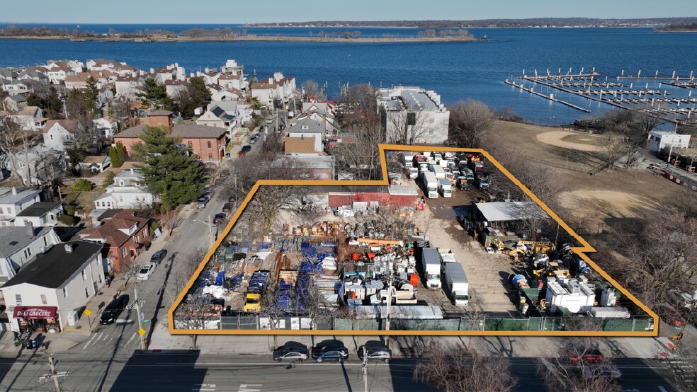 220 City Island Ave, Bronx, NY à louer - Aérien - Image 1 de 4
