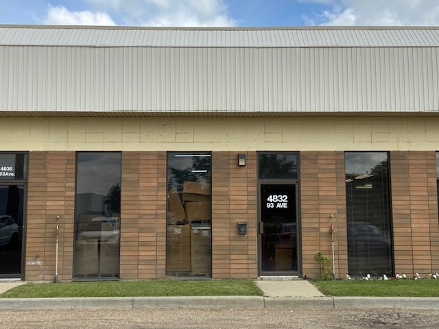 4804-4832 93 Ave NW, Edmonton, AB for sale - Building Photo - Image 2 of 10