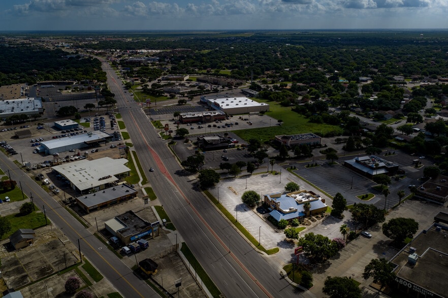 4904 N Navarro St, Victoria, TX for sale - Building Photo - Image 3 of 16