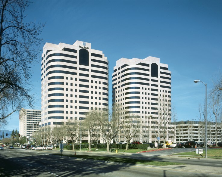 6320 Canoga Ave, Woodland Hills, CA à louer - Photo du bâtiment - Image 2 de 16