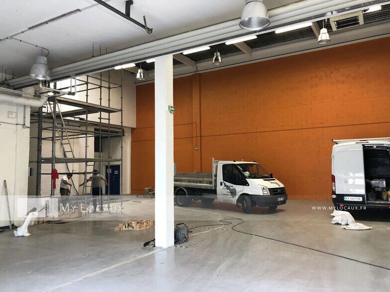 Flex in Gennevilliers for lease - Interior Photo - Image 2 of 6