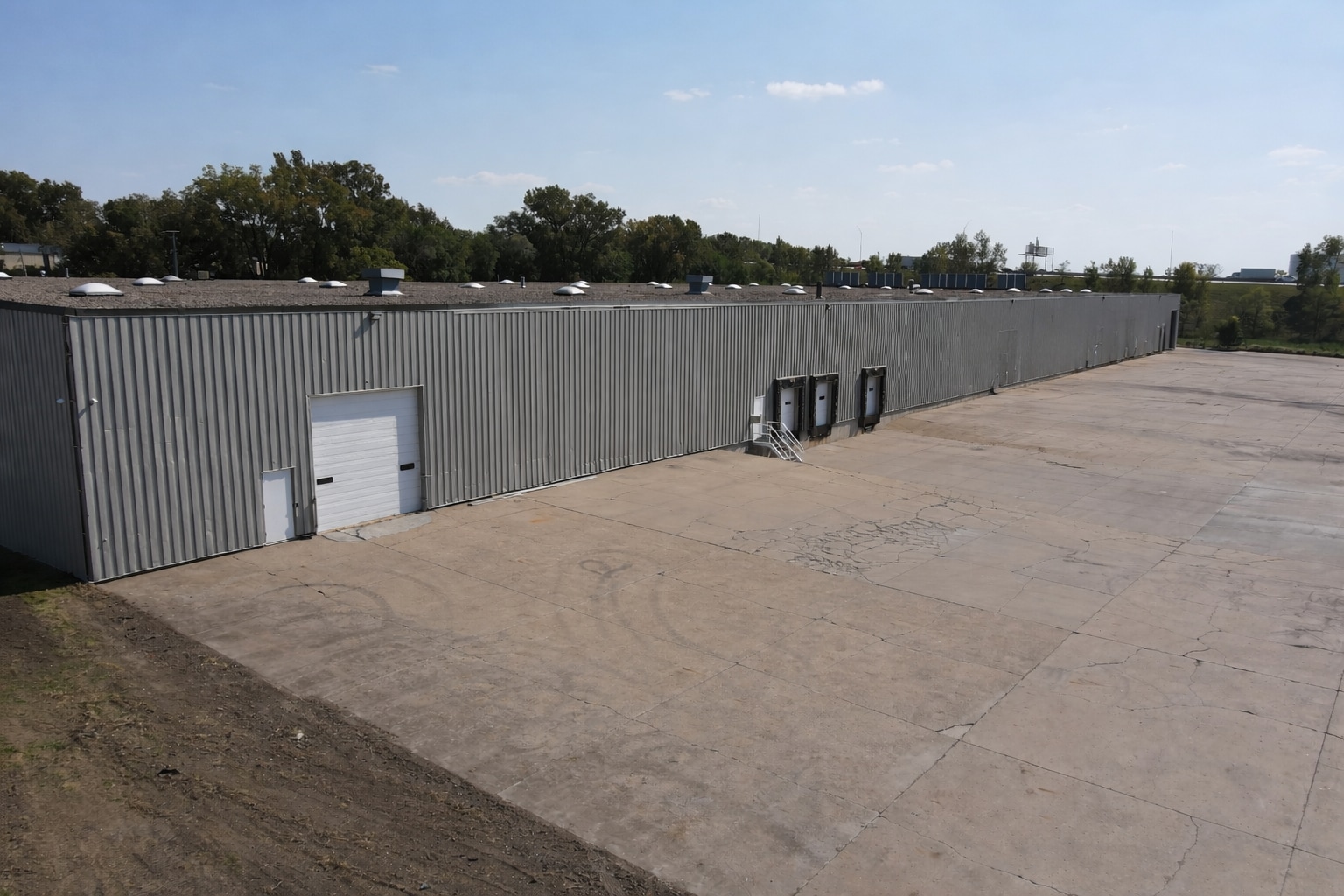 1675 NE 51st Ave, Des Moines, IA for lease Primary Photo- Image 1 of 7