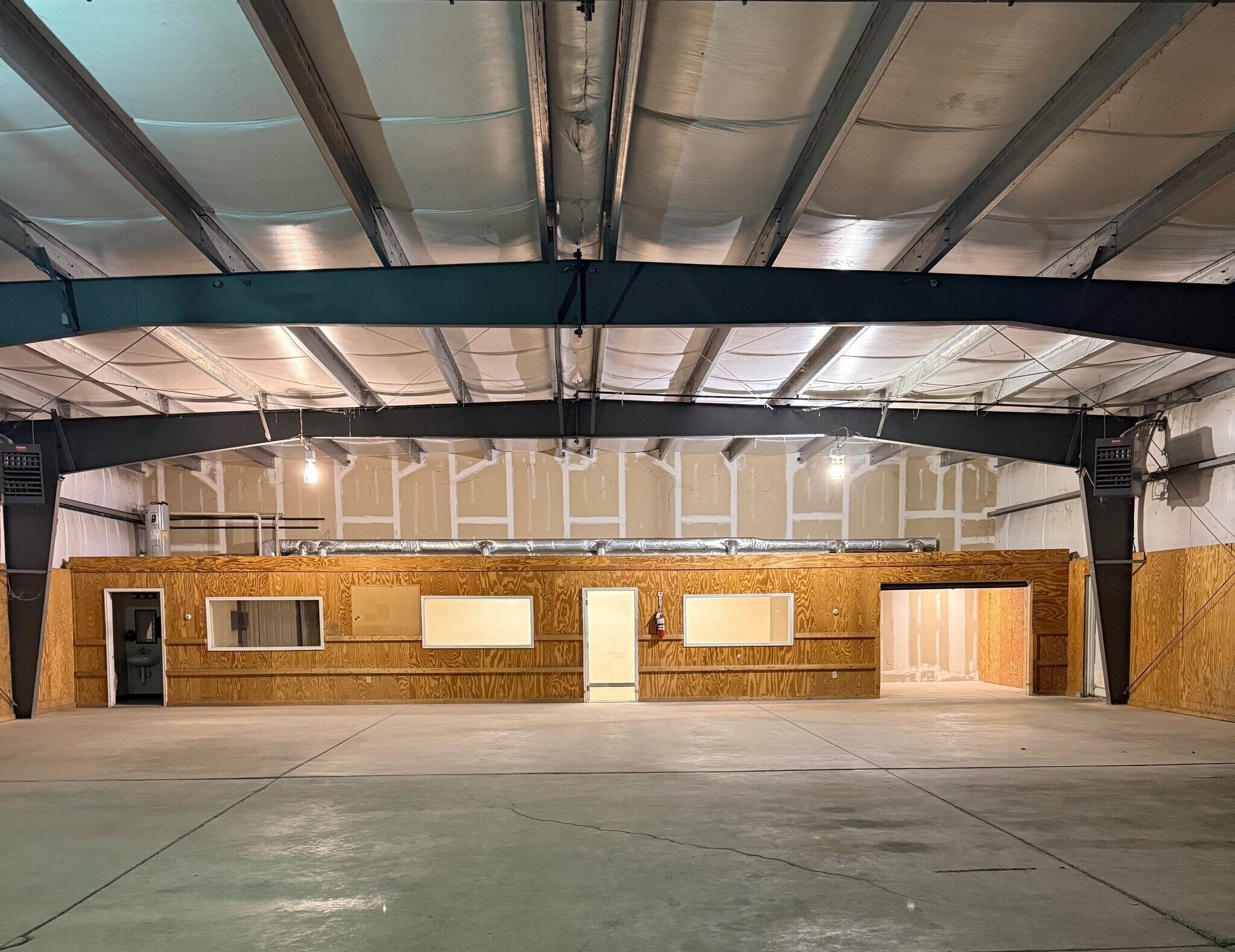 572 3rd Ave Ext, Rensselaer, NY for lease Primary Photo- Image 1 of 16