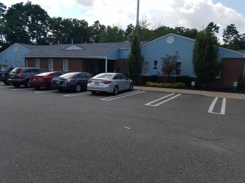 573-577 Cranbury-south River Rd, East Brunswick, NJ for lease - Building Photo - Image 3 of 7