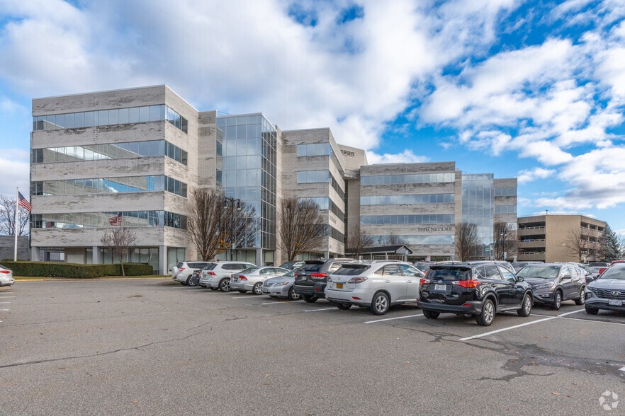 1225 Franklin Ave, Garden City, NY for lease - Primary Photo - Image 2 of 7