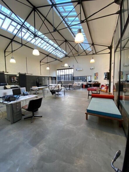 Office in Les Lilas for lease - Interior Photo - Image 1 of 14