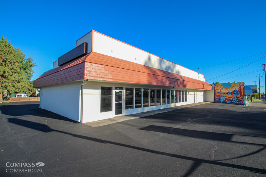 449 SE 3rd St, Bend, OR for lease - Building Photo - Image 2 of 10