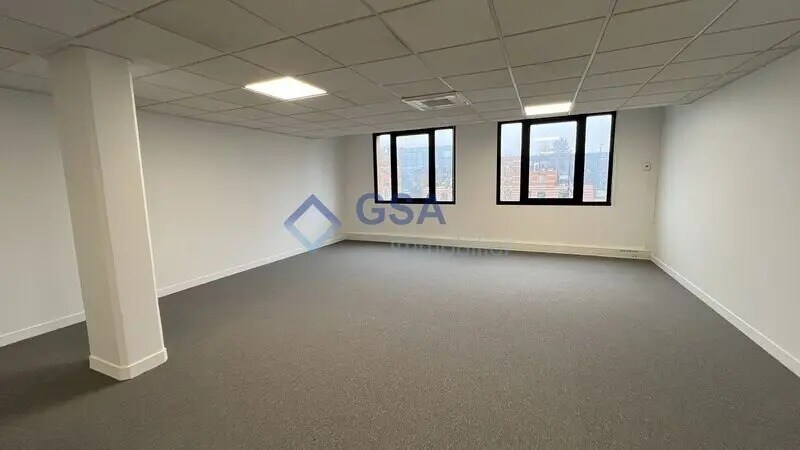 Office in Évry-Courcouronnes for lease Interior Photo- Image 1 of 3
