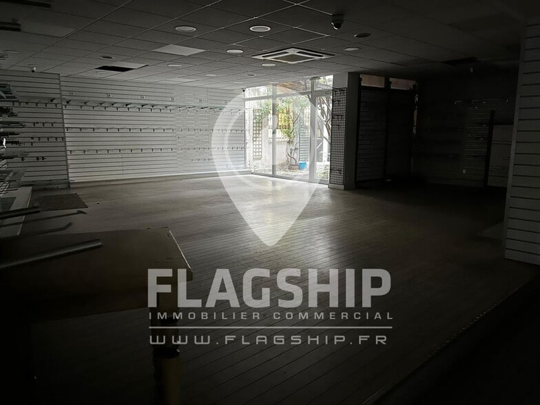 Retail in Suresnes for lease - Building Photo - Image 3 of 8