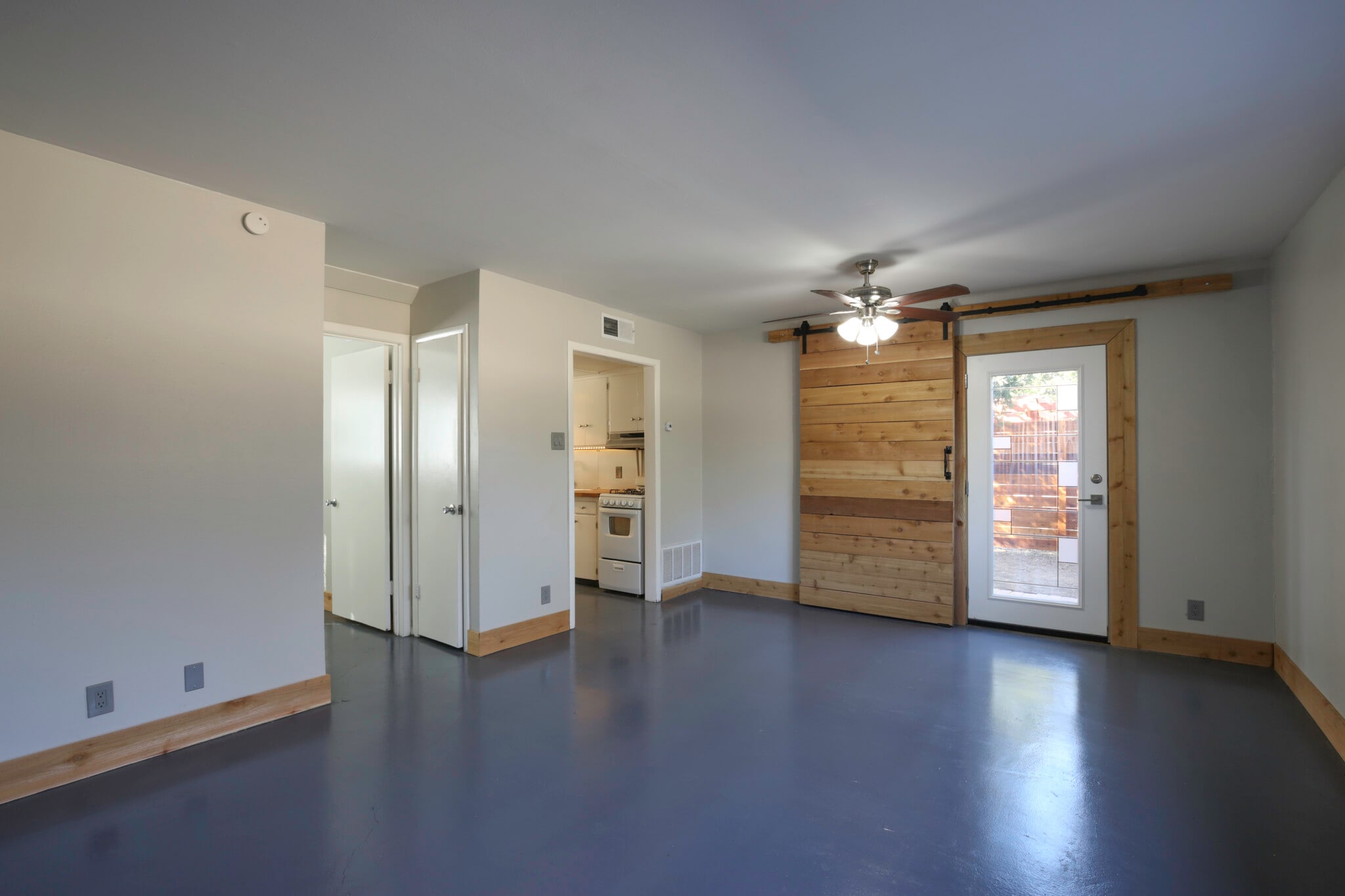 804 N Locust St, Denton, TX for sale Interior Photo- Image 1 of 40