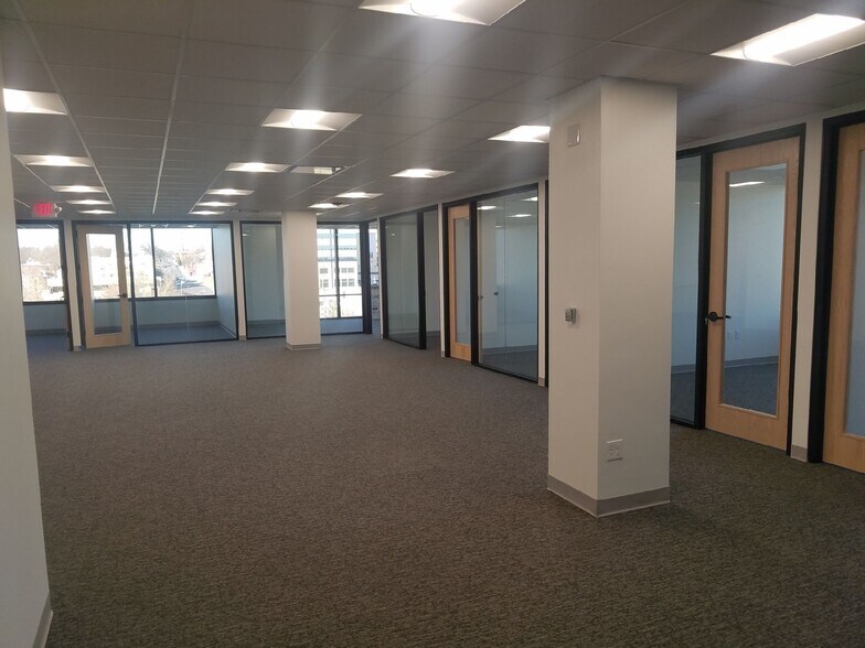 4700 Belleview Ave, Kansas City, MO à louer - Photo du bâtiment - Image 2 de 21