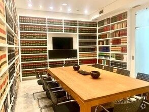 Office in Madrid, Madrid for lease Interior Photo- Image 2 of 25