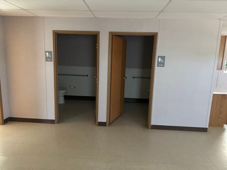 380 FM 468, Cotulla, TX à louer - Photo du bâtiment - Image 2 de 14