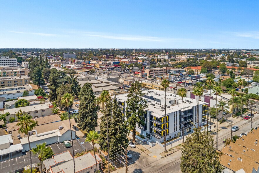 6363 Tyrone Ave, Van Nuys, CA à vendre - Photo du bâtiment - Image 3 de 9