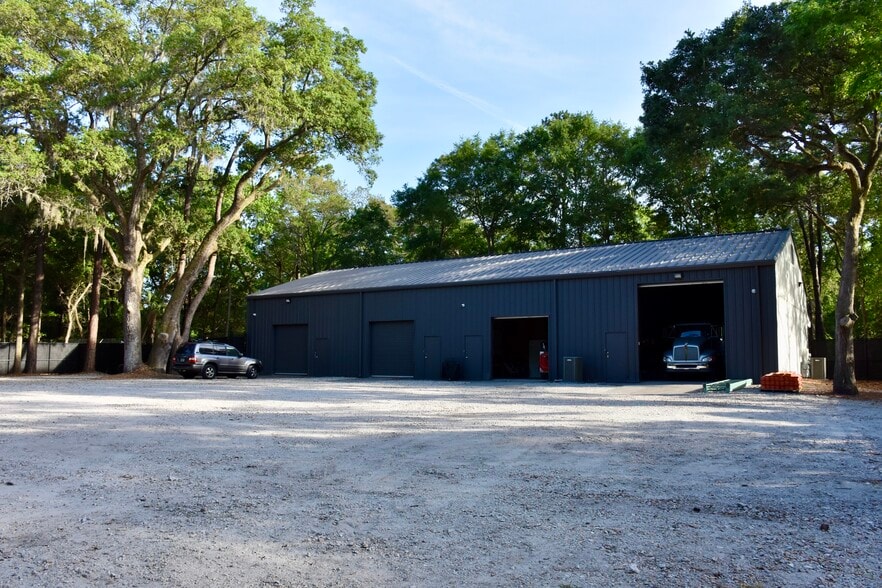 70 Capital Dr, Hilton Head Island, SC à vendre - Photo du bâtiment - Image 3 de 13