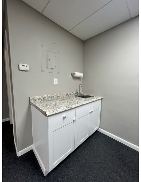 30338 Overseas Hwy, Big Pine Key, FL for lease - Building Photo - Image 3 of 4