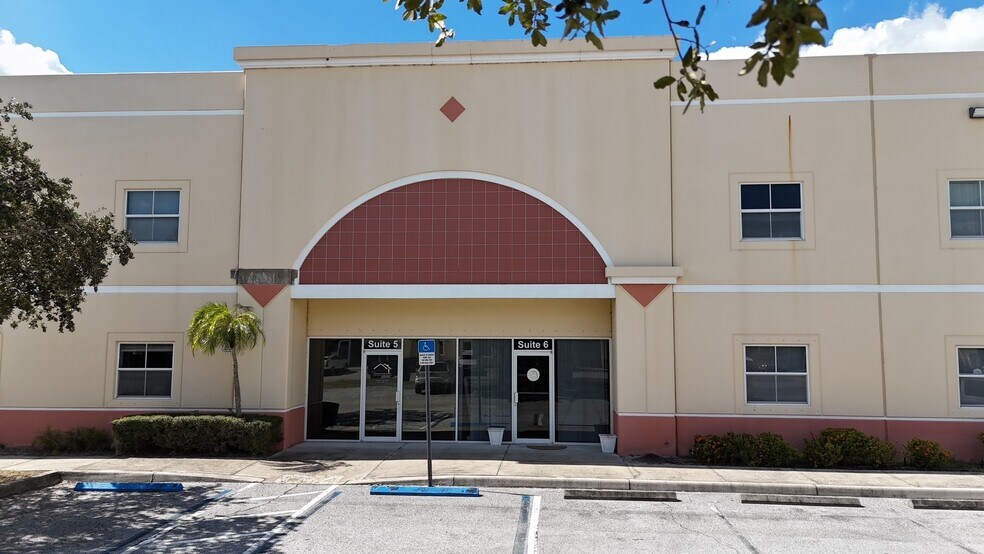 787 Commerce Dr, Venice, FL à louer - Photo du bâtiment - Image 3 de 10