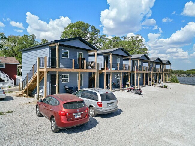 Plus de détails pour 4983 E Indiana Beach Rd, Monticello, IN - Services hôteliers à vendre