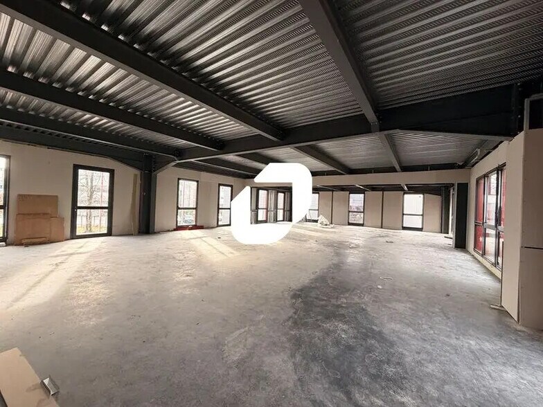 Office in Pessac for lease - Building Photo - Image 3 of 6