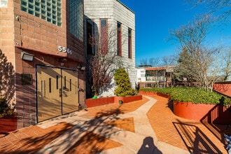 5566 Kings Hwy, Brooklyn, NY à louer Photo intérieure- Image 2 de 24