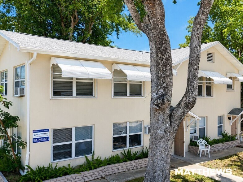 26 SE 13th Ter, Dania Beach, FL à vendre - Photo du bâtiment - Image 2 de 3