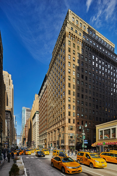 463 Seventh Ave, New York, NY for lease - Building Photo - Image 1 of 6