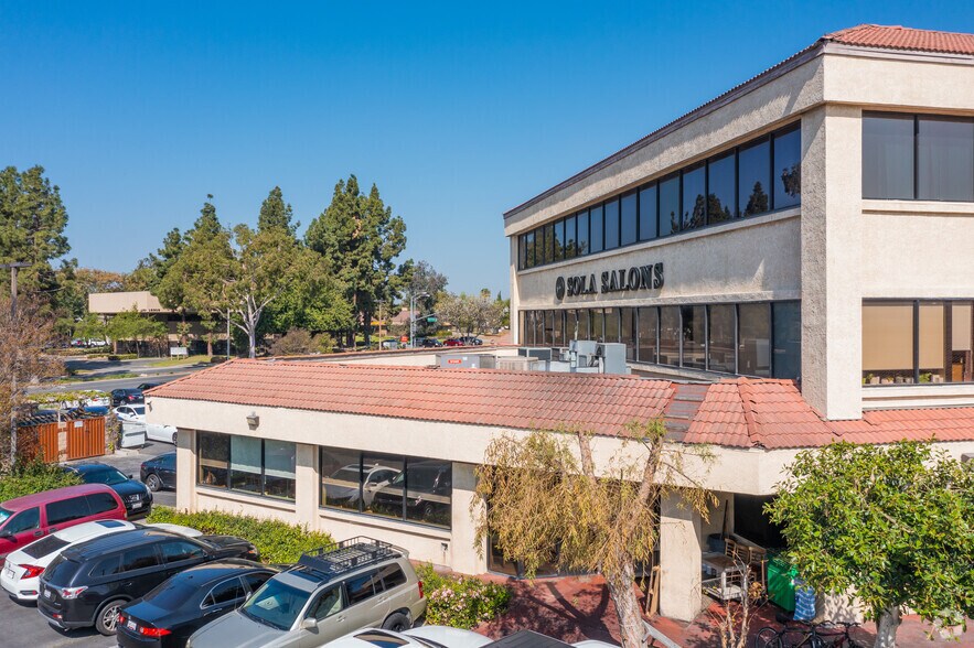 18300 Gridley Rd, Artesia, CA à louer - Photo du bâtiment - Image 2 de 8