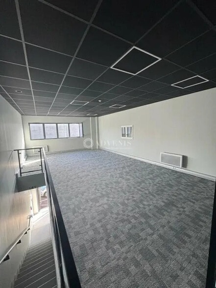 Flex in Mareuil-lès-Meaux for lease - Interior Photo - Image 3 of 5