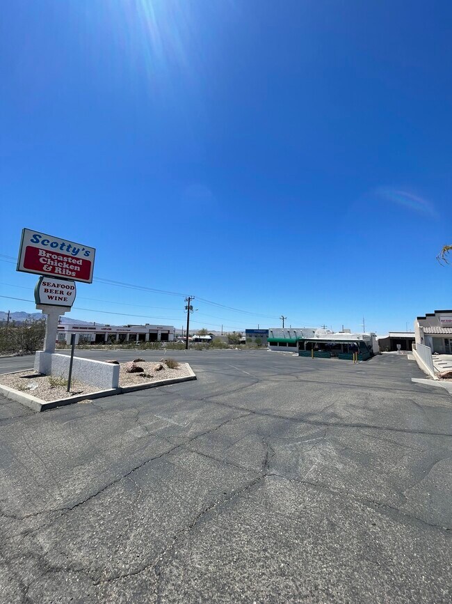 Plus de détails pour 410 El Camino Way, Lake Havasu City, AZ - Commerce de détail à louer