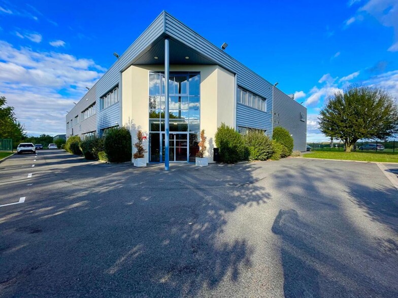 Office in Verneuil En Halatte for lease - Building Photo - Image 2 of 4