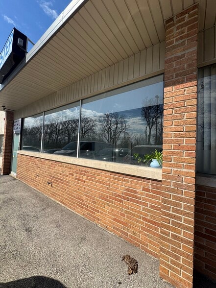 8206-8208 McCormick Blvd, Skokie, IL for lease - Primary Photo - Image 1 of 6