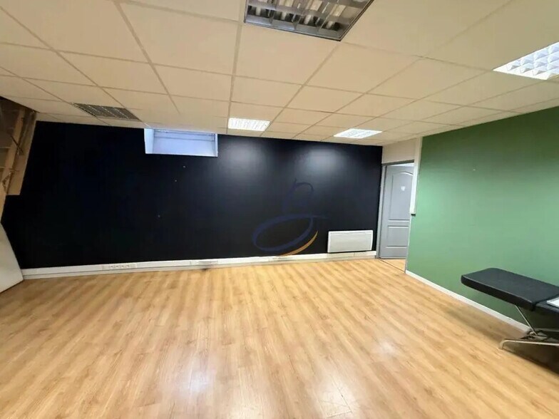 6 Rue Pontcottier, Bourgoin-Jallieu for lease - Interior Photo - Image 3 of 9