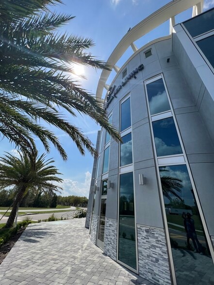 13704 Village Lakeview Ave, Windermere, FL 34786, Windermere, FL à louer - Photo principale - Image 1 de 21