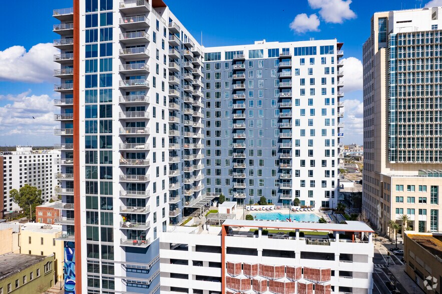 915 N Franklin St, Tampa, FL à louer - Photo du bâtiment - Image 3 de 10