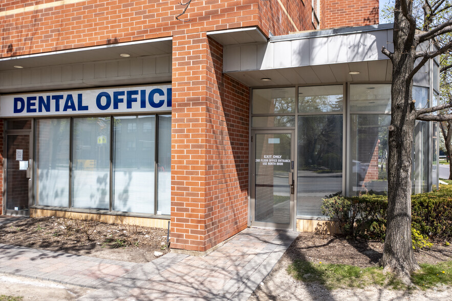 2801 Keele St, Toronto, ON à louer - Photo du bâtiment - Image 3 de 3