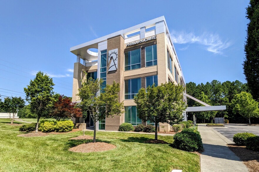 101 Lattner Ct, Morrisville, NC à louer - Photo du bâtiment - Image 2 de 12