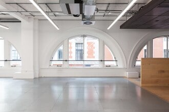 162 Oxford St, Londres à louer Photo intérieure- Image 2 de 5