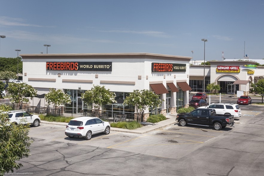 200-300 N New Rd, Waco, TX à louer - Photo du bâtiment - Image 3 de 4