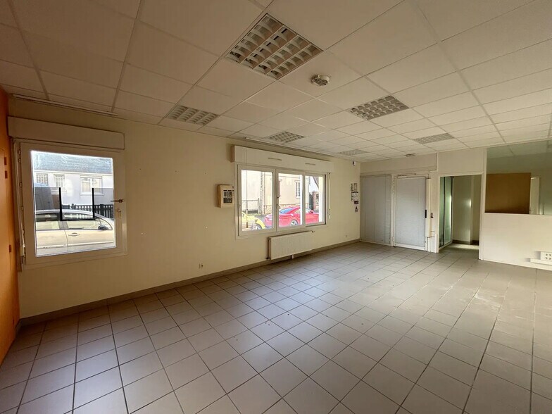 Bureau dans Chartres à louer - Photo du bâtiment - Image 2 de 7