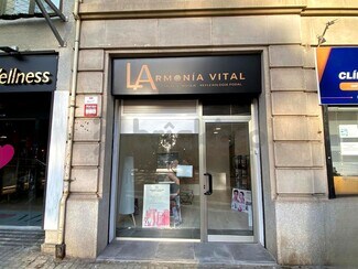 Plus de détails pour Multi-résidentiel à vendre