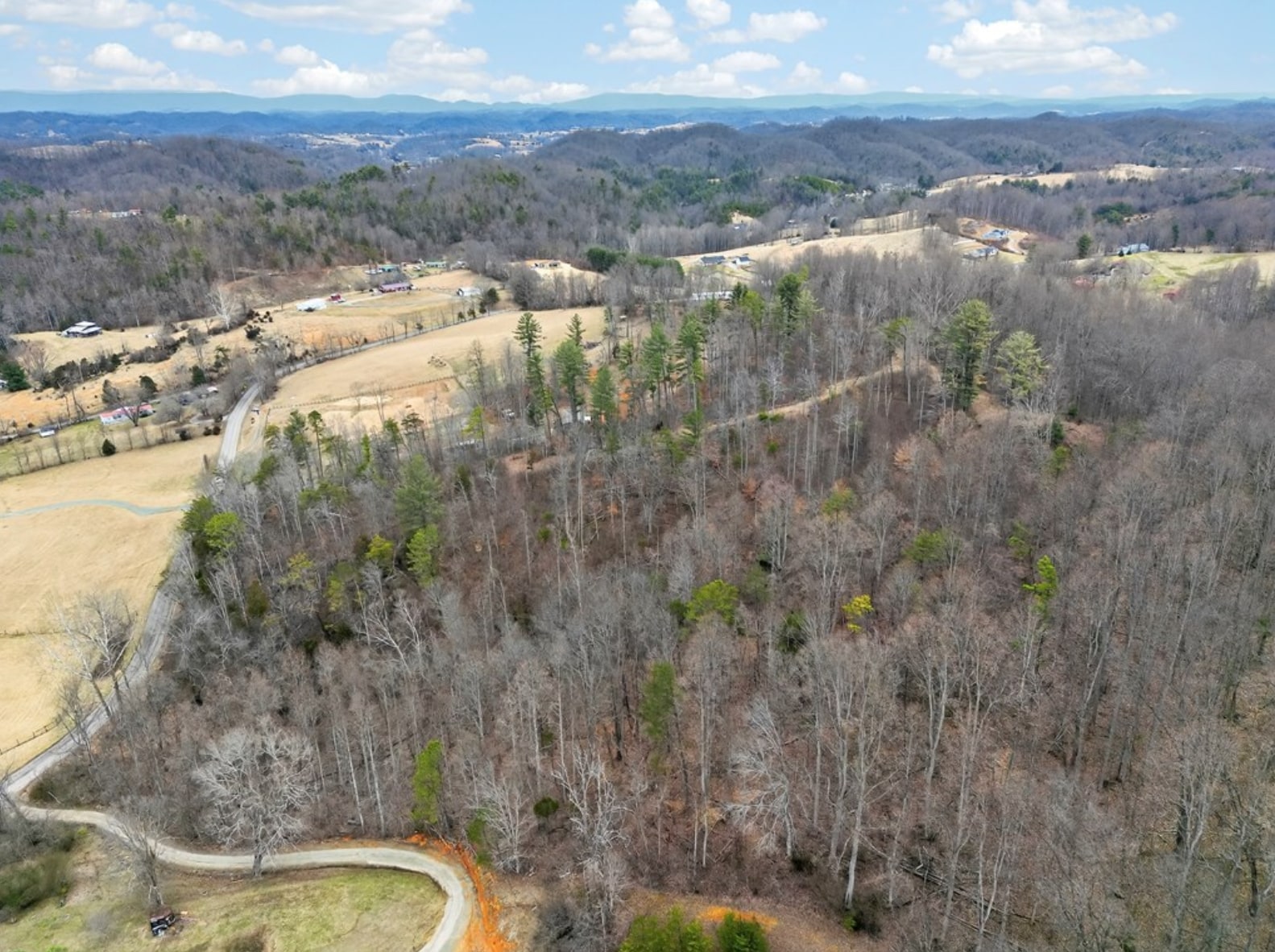 22720 Twin Oaks Rd, Abingdon, VA for sale Primary Photo- Image 1 of 2